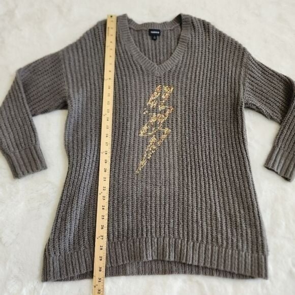 Torrid Gray Chunky Pullover Tunic Sweater Gold Beaded Lightning Bolt size 1 X - Picture 12 of 13